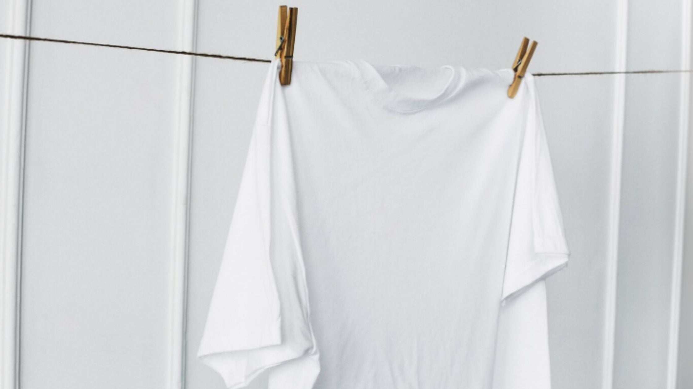 How to Clean the White T Shirts?