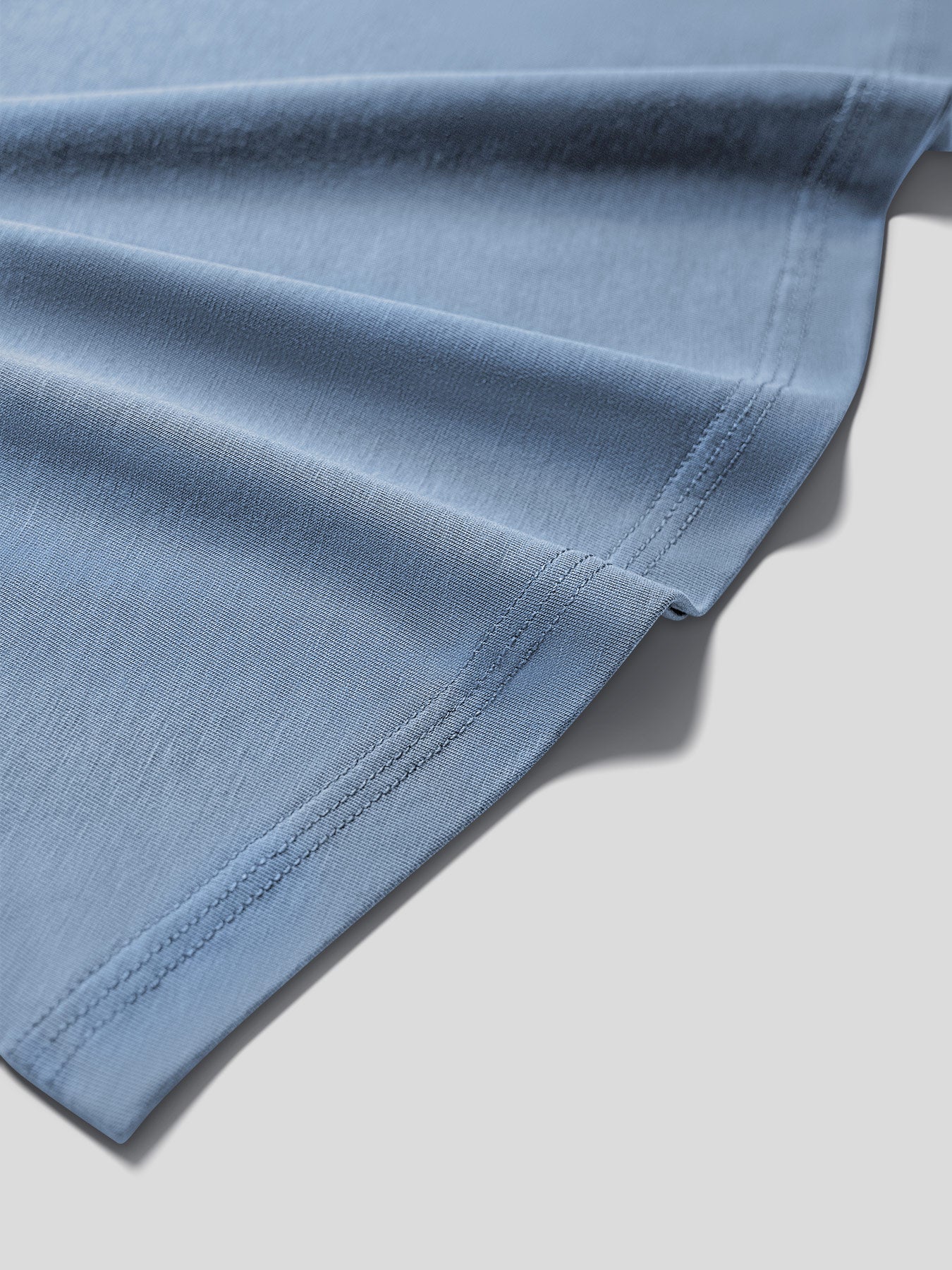 StayCool 2.0 V-neck Curve-Hem Tee: Slim Fit