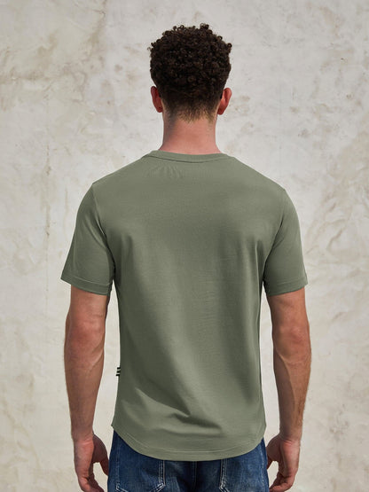 StayCool 2.0 Curve-Hem T-Shirt: Klassische Passform