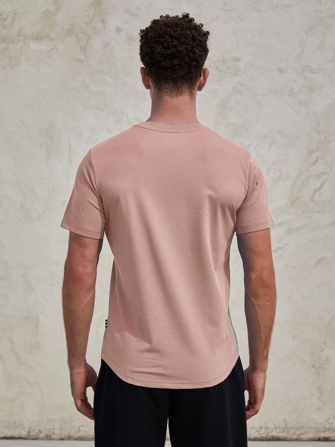 StayCool 2.0 Curve-Hem T-Shirt: Slim-Fit 