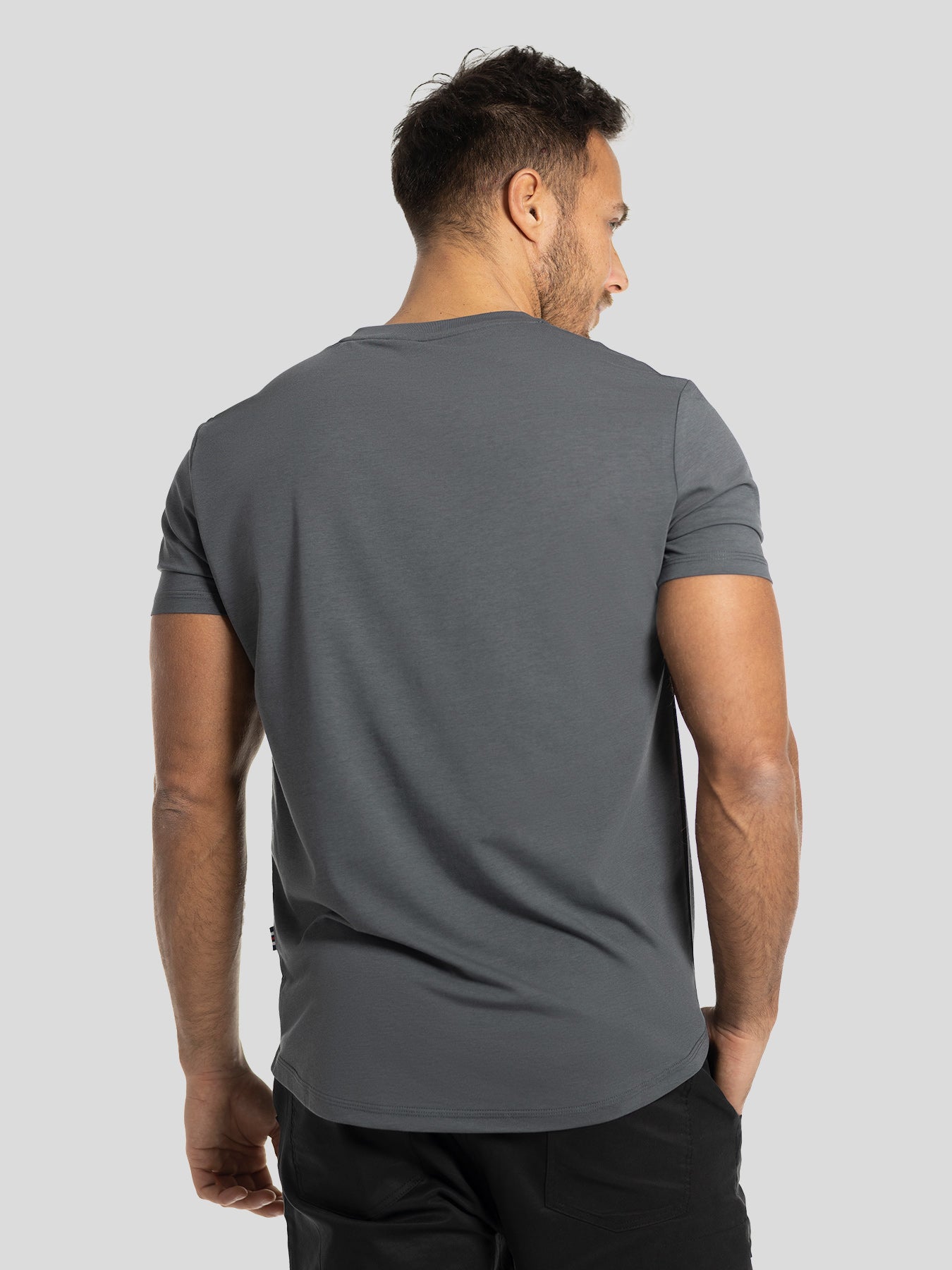 StayCool 2.0 V-neck Curve-Hem Tee: Slim Fit