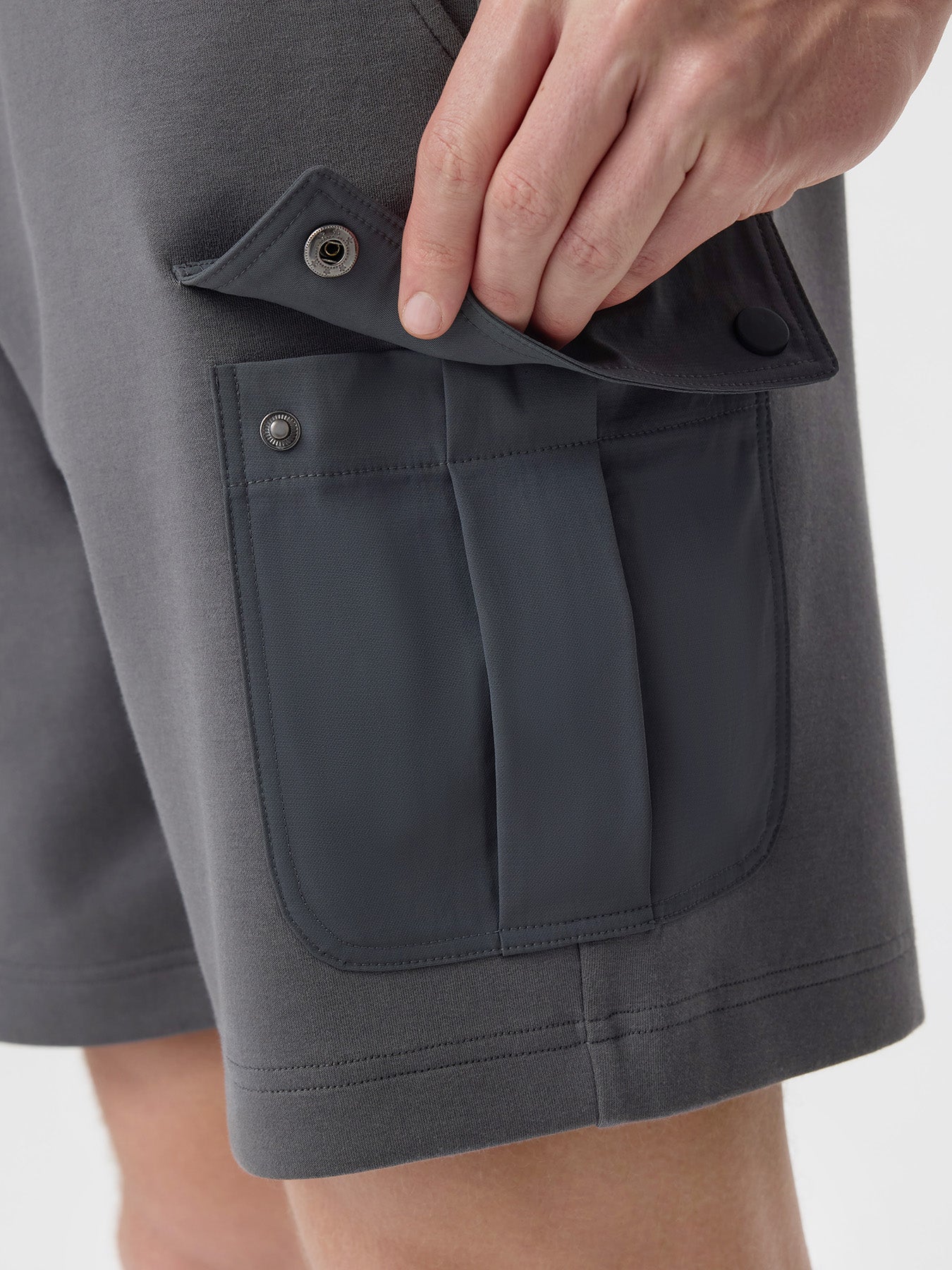 Weekend Performance Cargo Short 7"