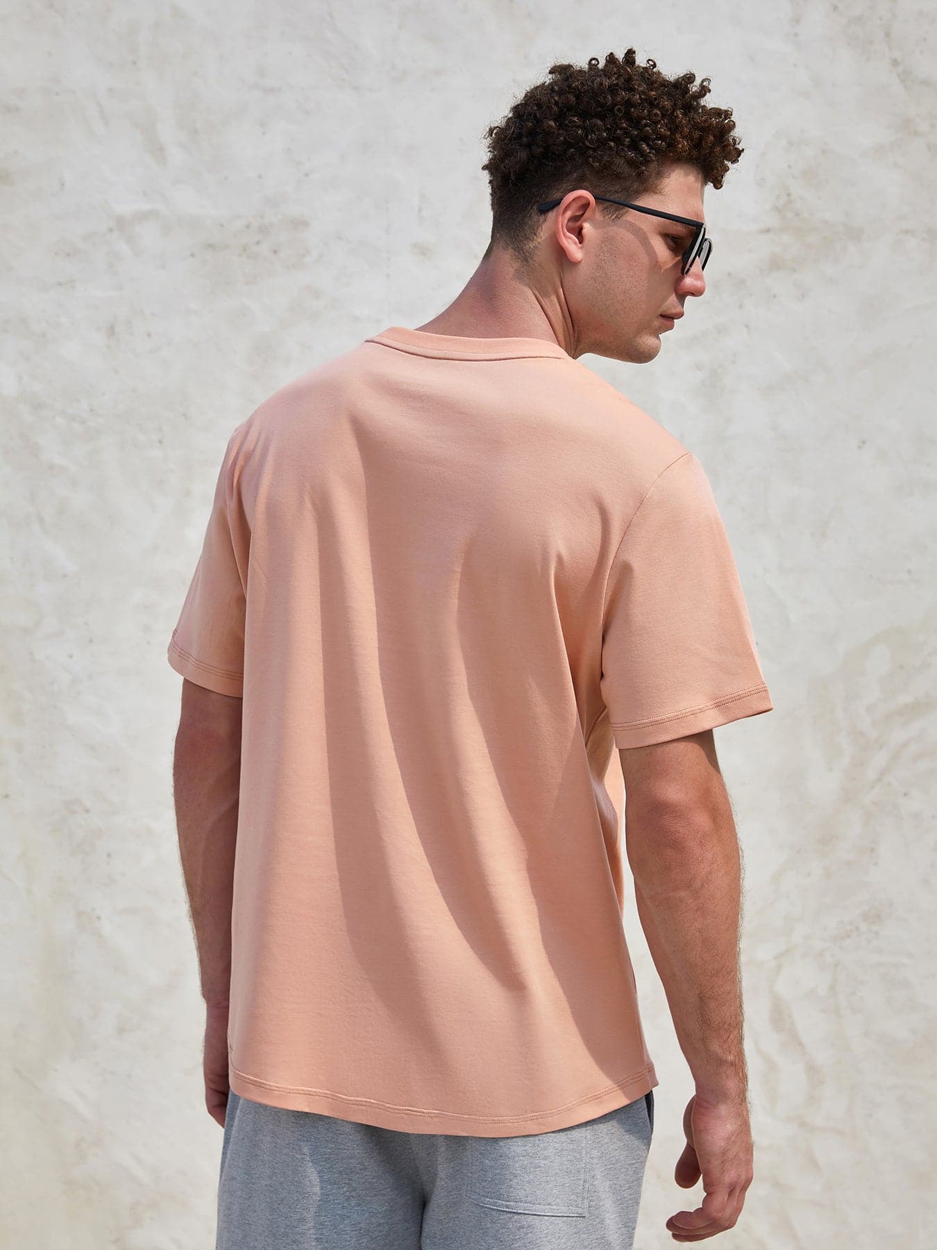 CloudWear Curve-Hem T-Shirt: Klassische Passform