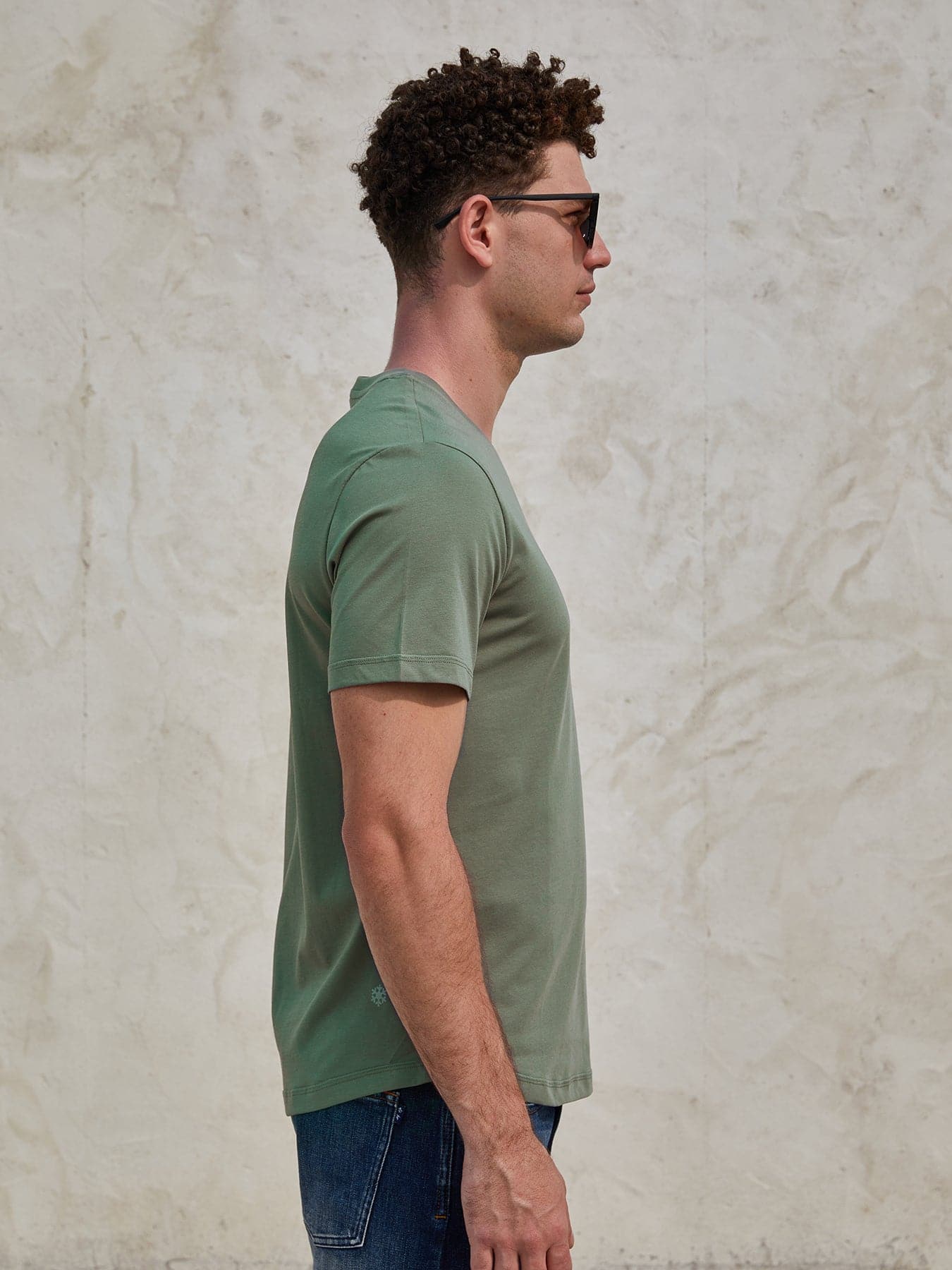 StayCool 2.0 Curve-Hem Tee: Slim-Fit